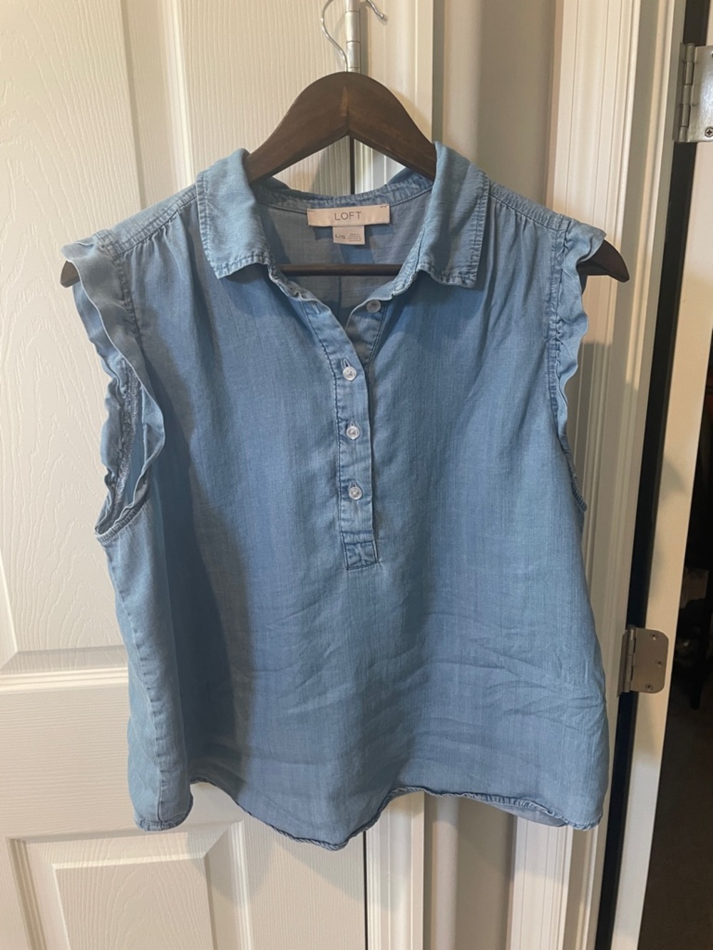LOFT Soft Chambray Ruffle Sleeve Popover in Light Blue 90s summer